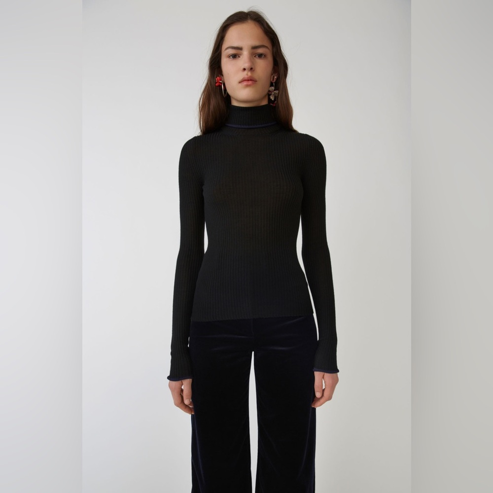 ACNE STUDIO Fitted Turtleneck Brick Ribbed Wool Sweater - Large